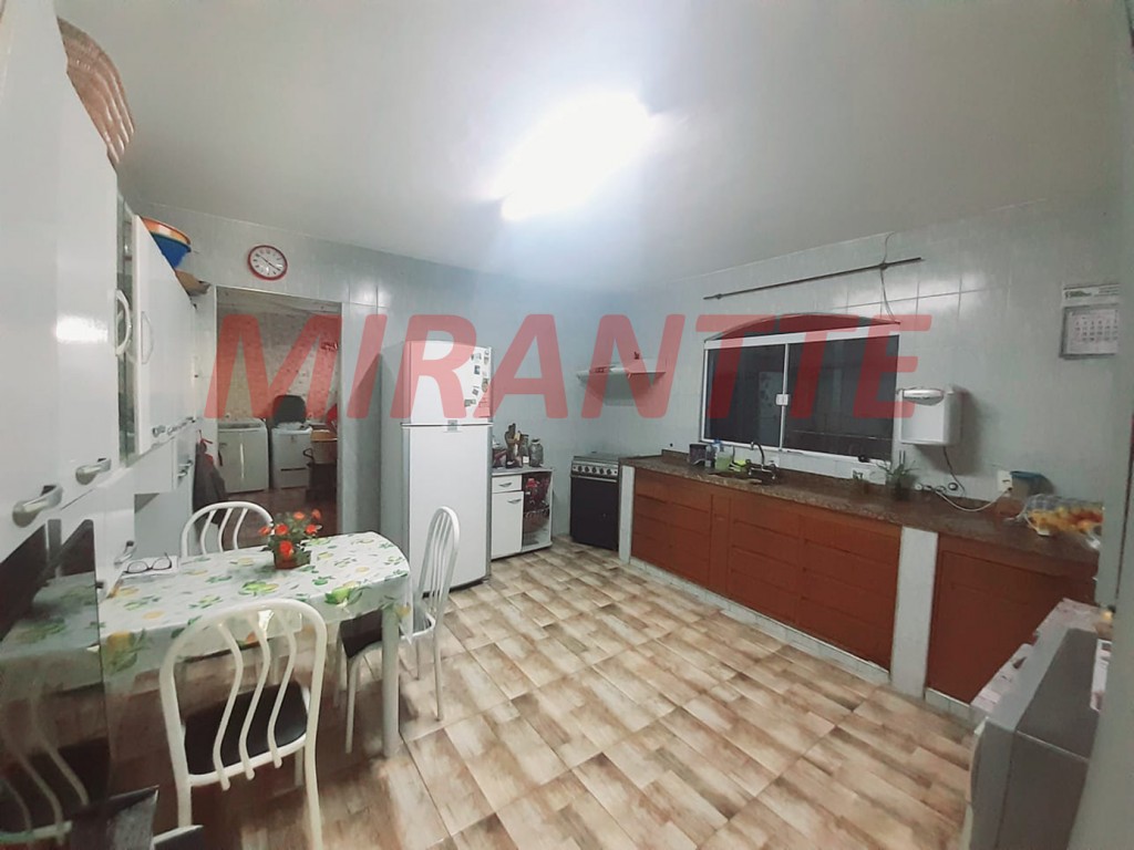 Sobrado de 240m² com 4 quartos em Jardim Peri
