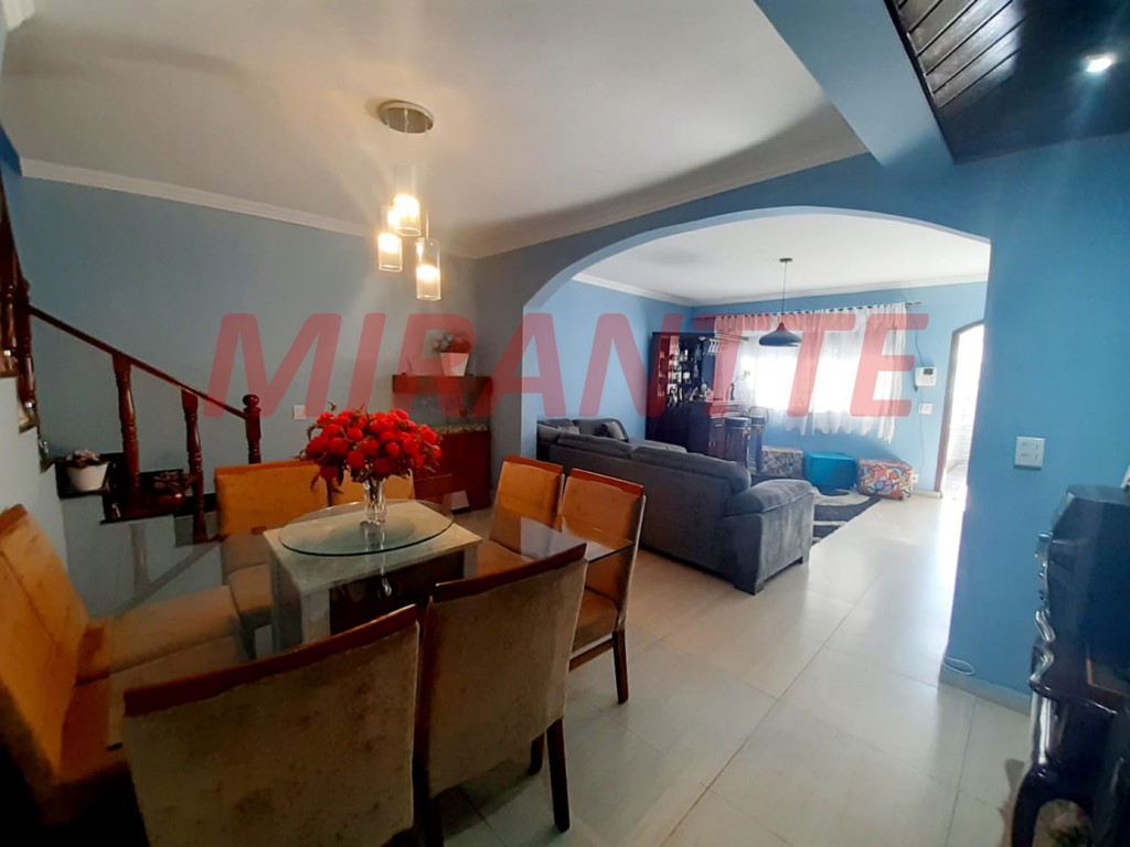 Sobrado de 240m² com 4 quartos em Jardim Peri