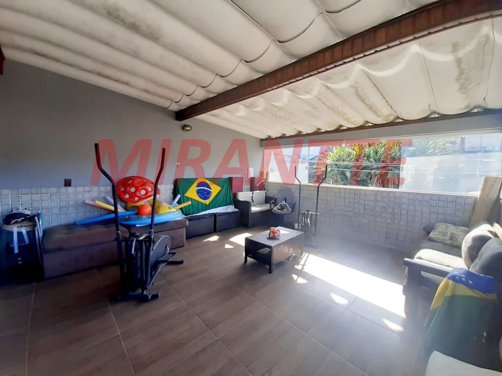 Sobrado de 240m² com 4 quartos em Jardim Peri