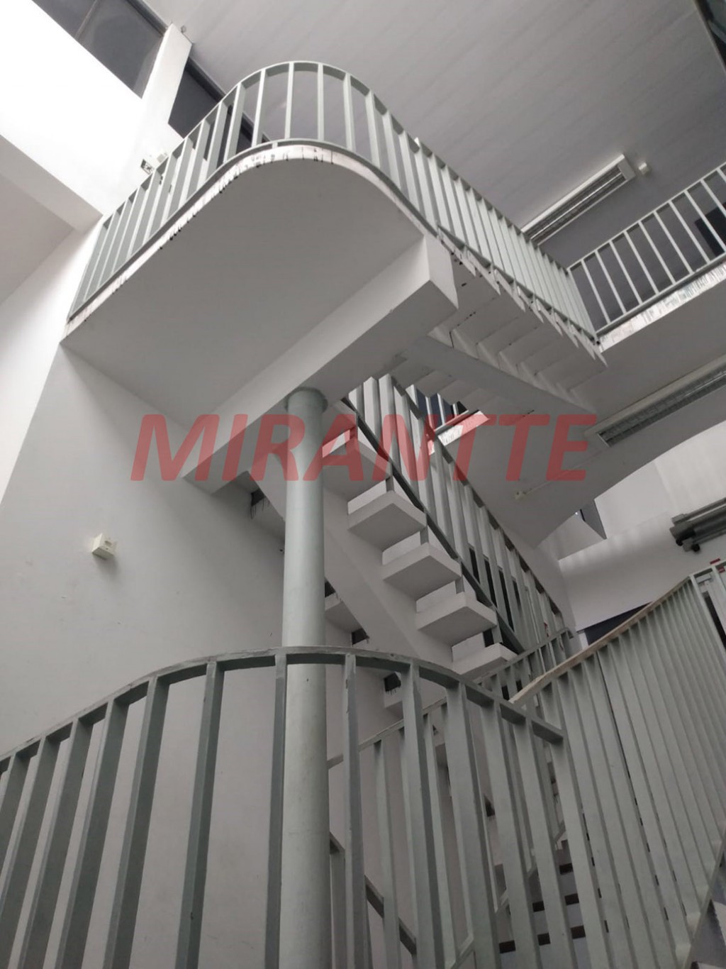 Comercial de 490m² em Saúde
