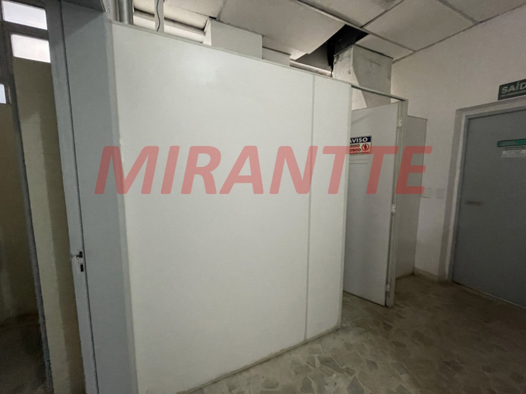 Comercial de 2700m² em Jardim Laranjeiras