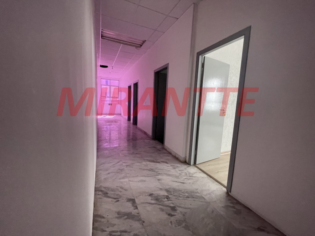 Comercial de 2700m² em Jardim Laranjeiras