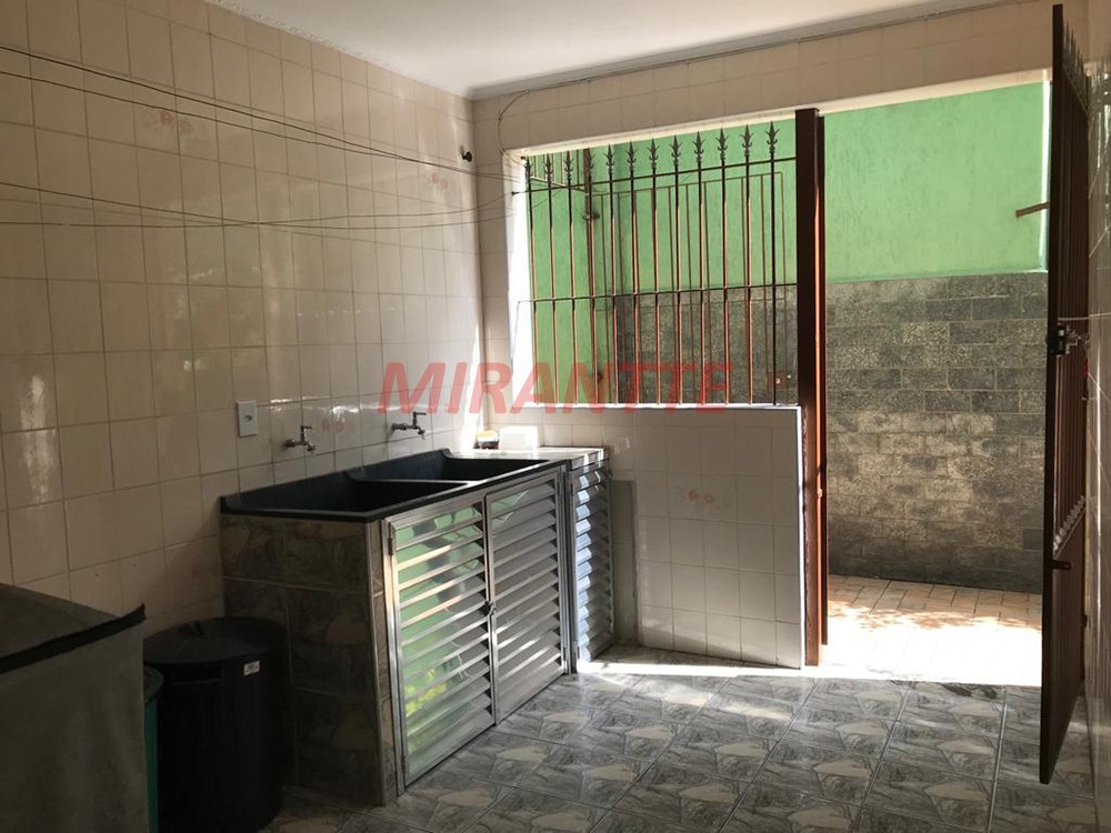 Sobrado de 266m² com 4 quartos em Vila Amalia