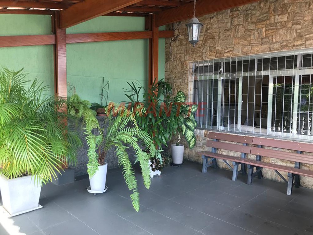 Sobrado de 266m² com 4 quartos em Vila Amalia