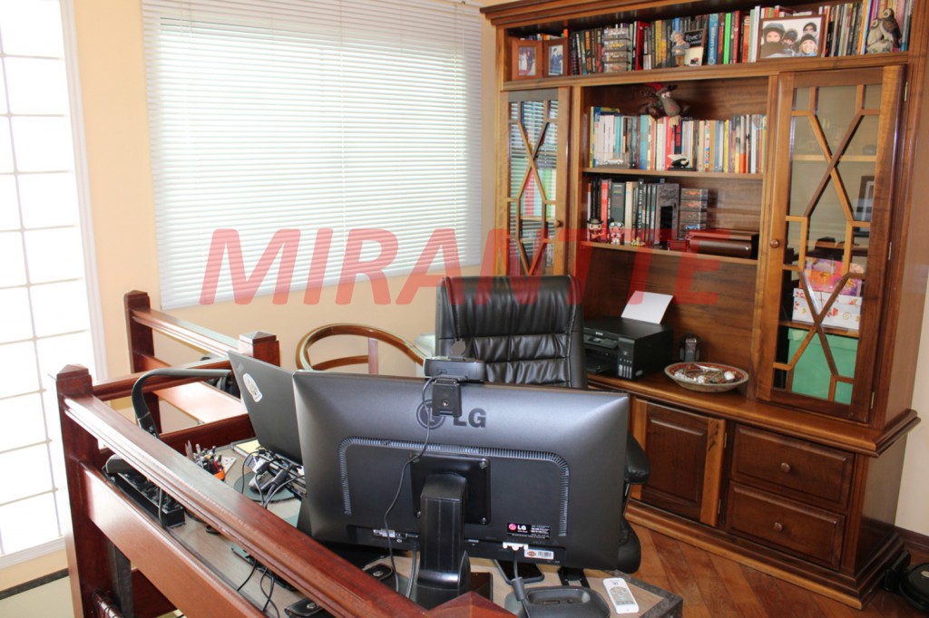 Sobrado de 162m² com 3 quartos em Vila Mazzei