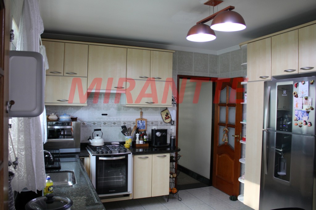 Sobrado de 162m² com 3 quartos em Vila Mazzei