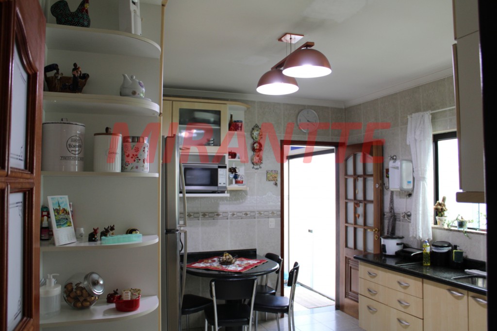 Sobrado de 162m² com 3 quartos em Vila Mazzei