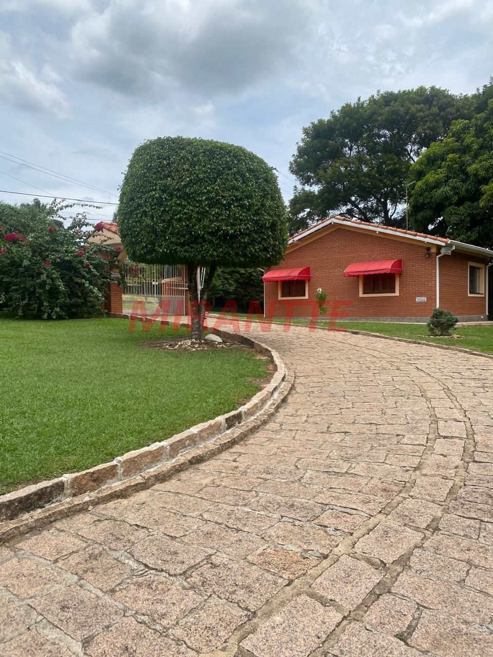 ChÁcara de 380m² com 3 quartos em Vila Itaici
