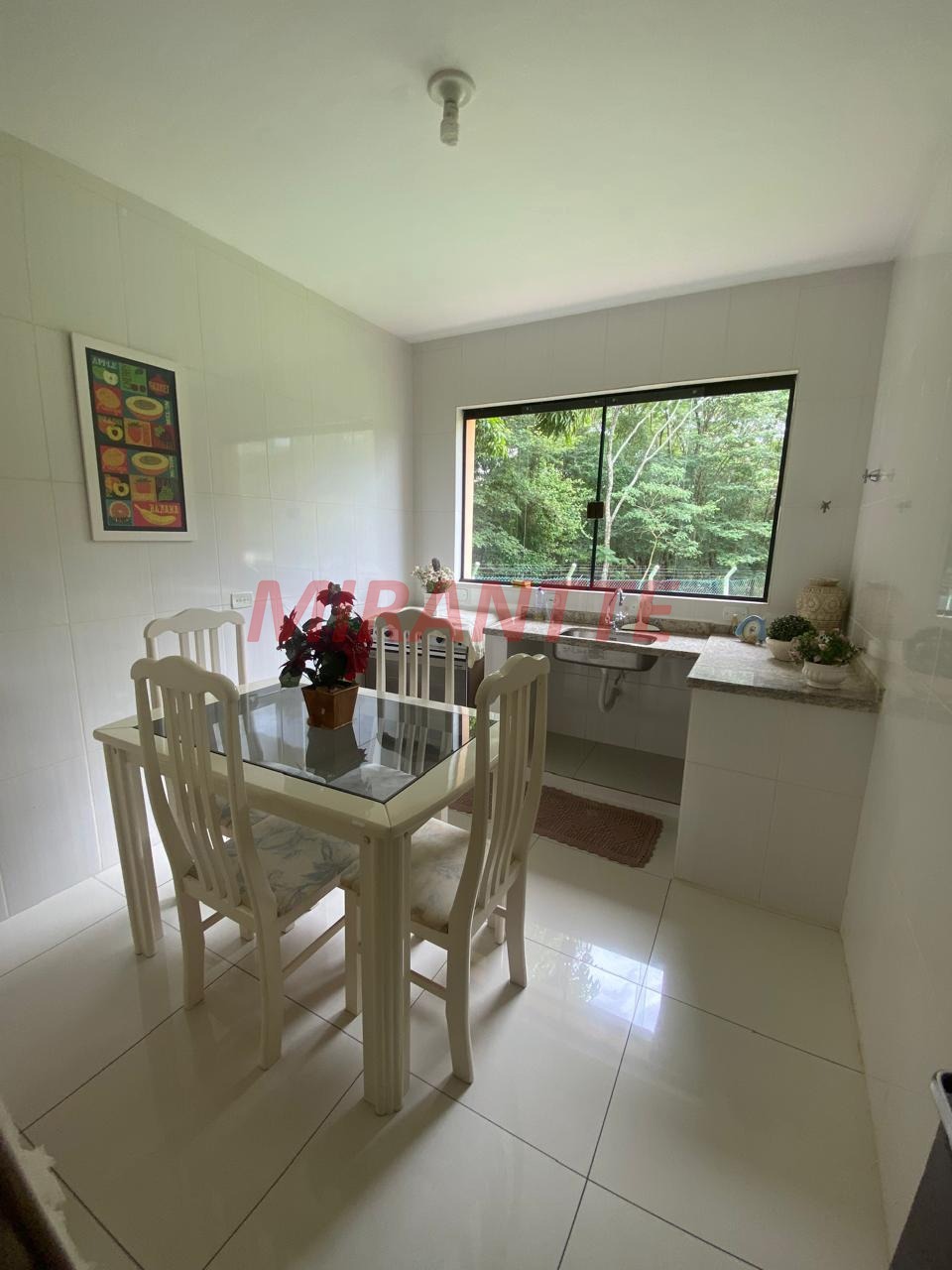 ChÁcara de 380m² com 3 quartos em Vila Itaici