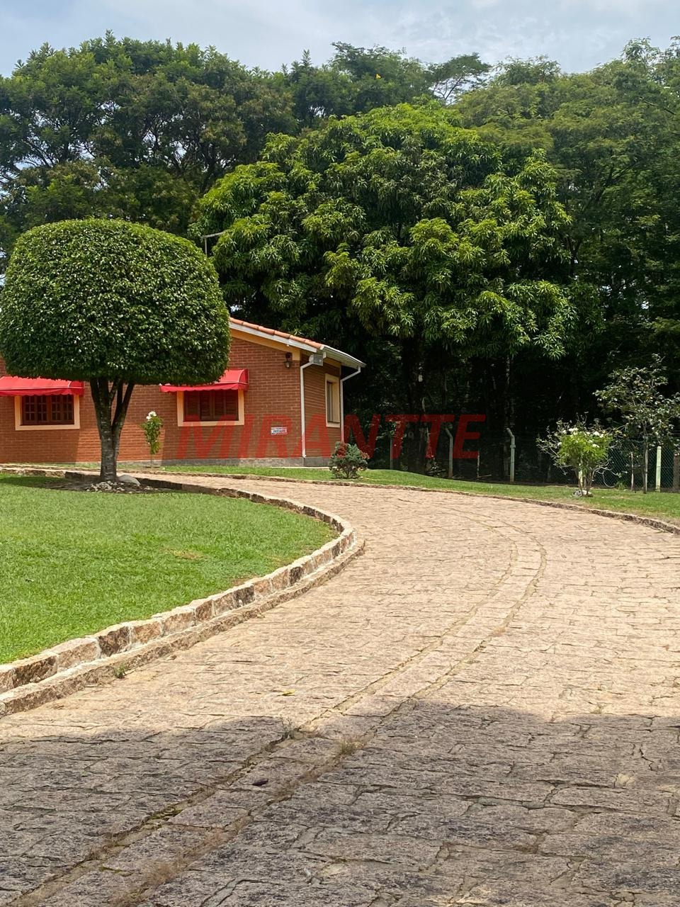 ChÁcara de 380m² com 3 quartos em Vila Itaici