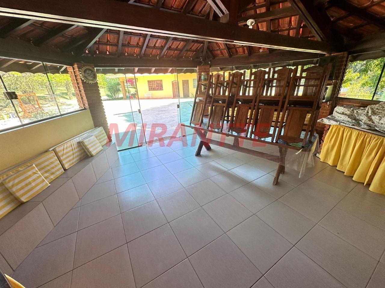 ChÁcara de 380m² com 3 quartos em Vila Itaici