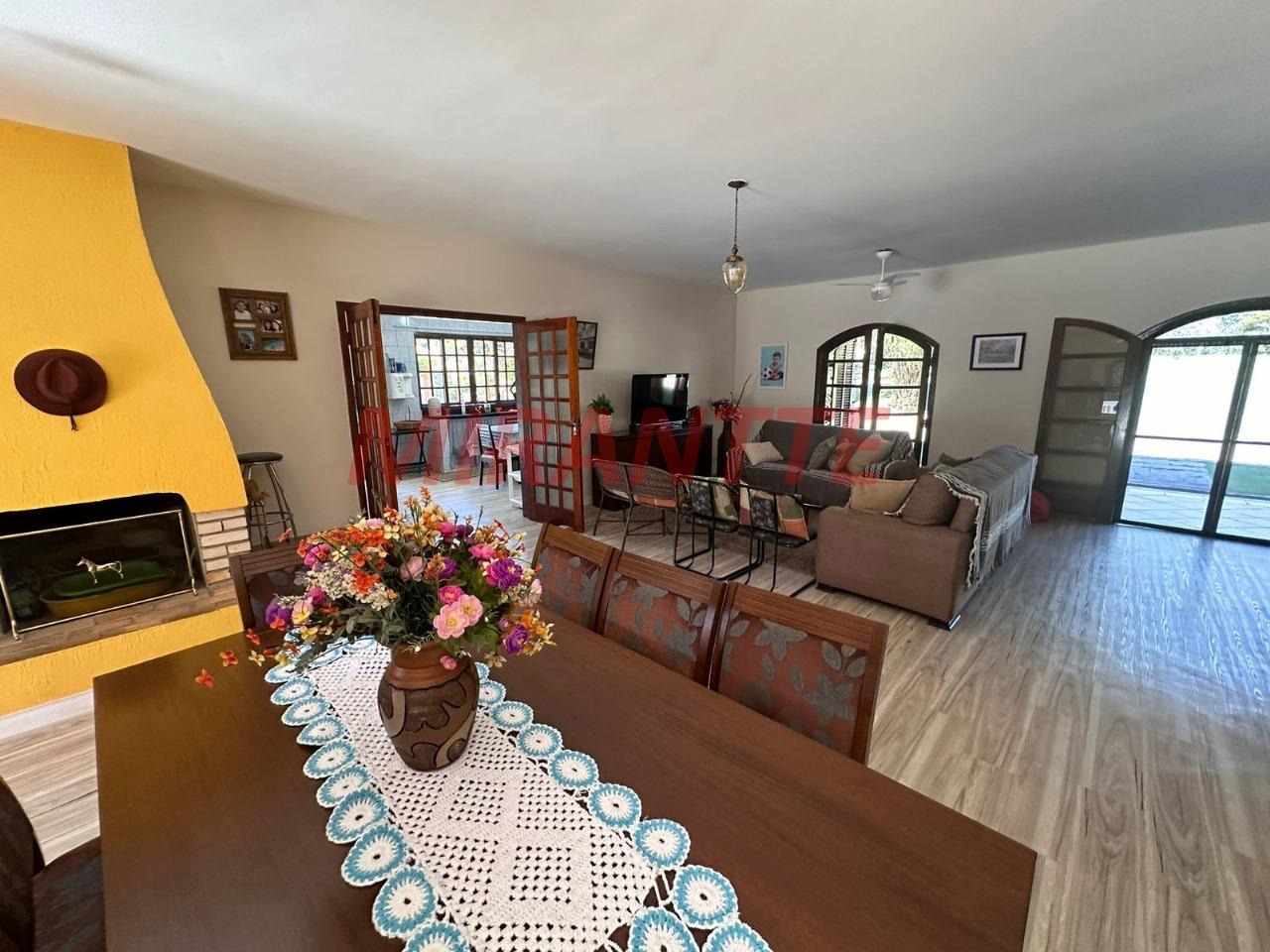ChÁcara de 380m² com 3 quartos em Vila Itaici