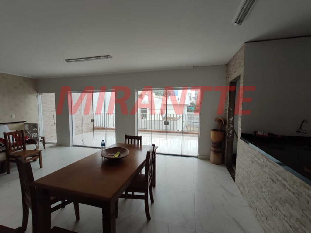Sobrado de 196m² com 3 quartos em Água Fria