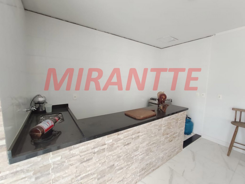 Sobrado de 196m² com 3 quartos em Água Fria