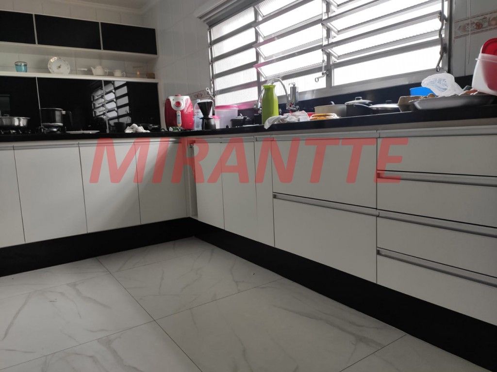Sobrado de 196m² com 3 quartos em Água Fria