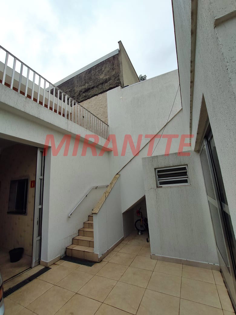 Sobrado de 196m² com 3 quartos em Água Fria
