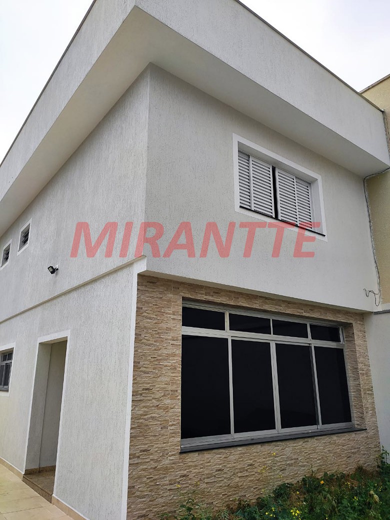 Sobrado de 196m² com 3 quartos em Água Fria