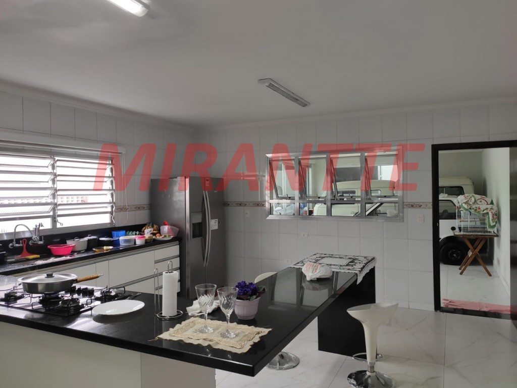 Sobrado de 196m² com 3 quartos em Água Fria