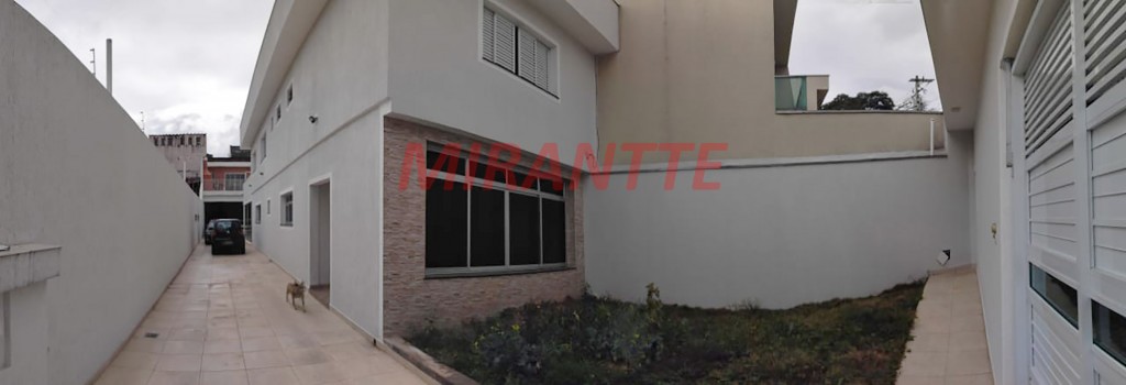 Sobrado de 196m² com 3 quartos em Água Fria