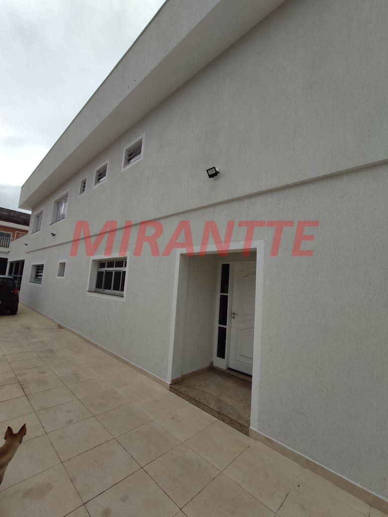 Sobrado de 196m² com 3 quartos em Água Fria