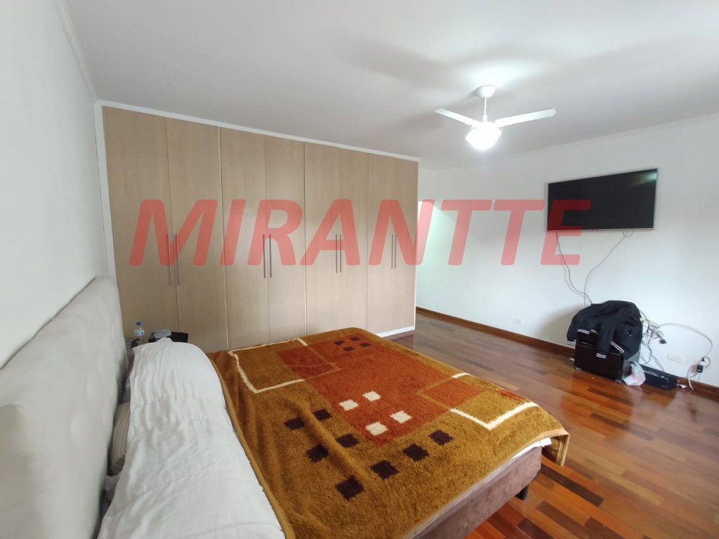 Sobrado de 196m² com 3 quartos em Água Fria