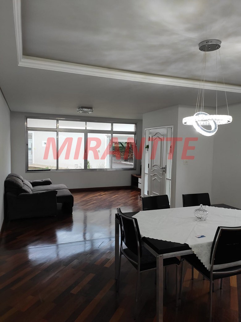 Sobrado de 196m² com 3 quartos em Água Fria