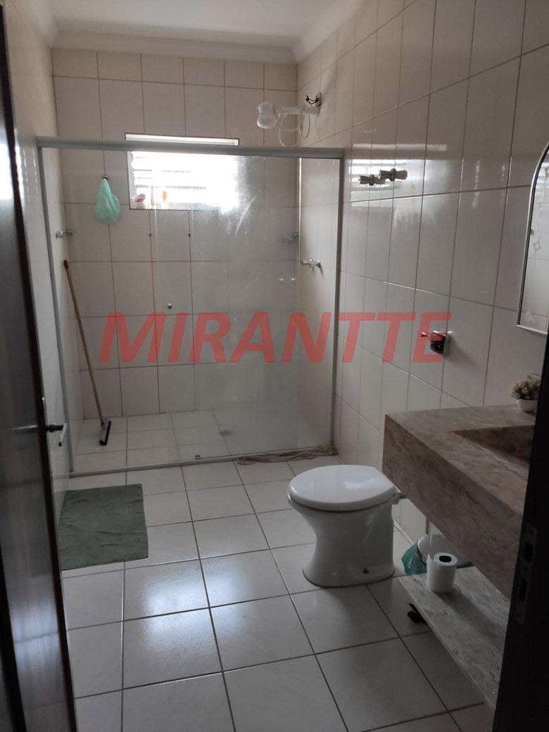 Sobrado de 196m² com 3 quartos em Água Fria
