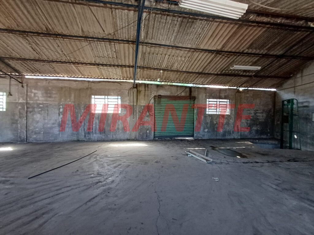 Terreno de 758m² em Imirim