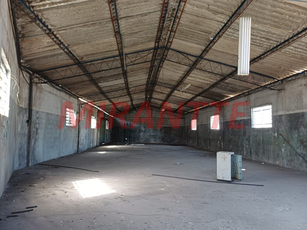 Terreno de 758m² em Imirim