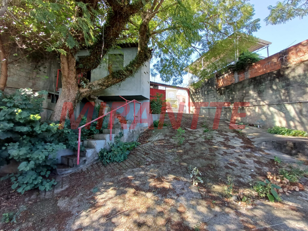 Terreno de 758m² em Imirim