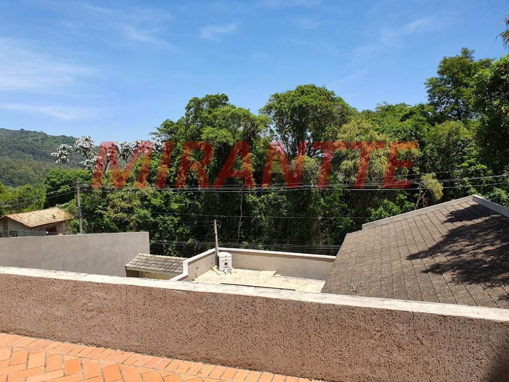 Sobrado de 531m² com 4 quartos em Serra da Cantareira