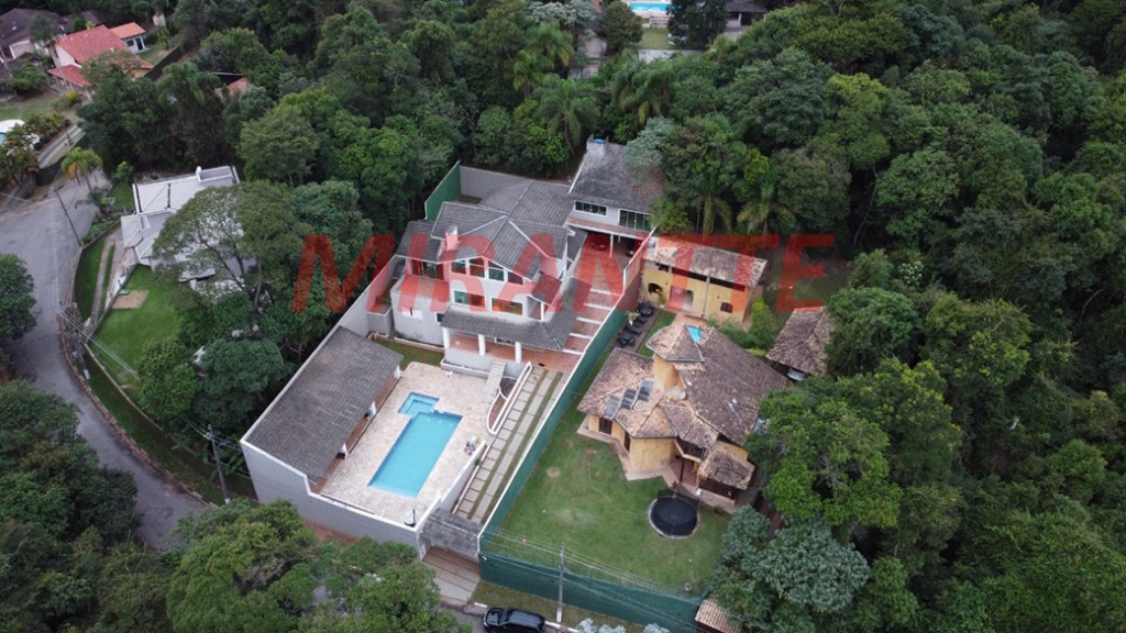 Sobrado de 531m² com 4 quartos em Serra da Cantareira
