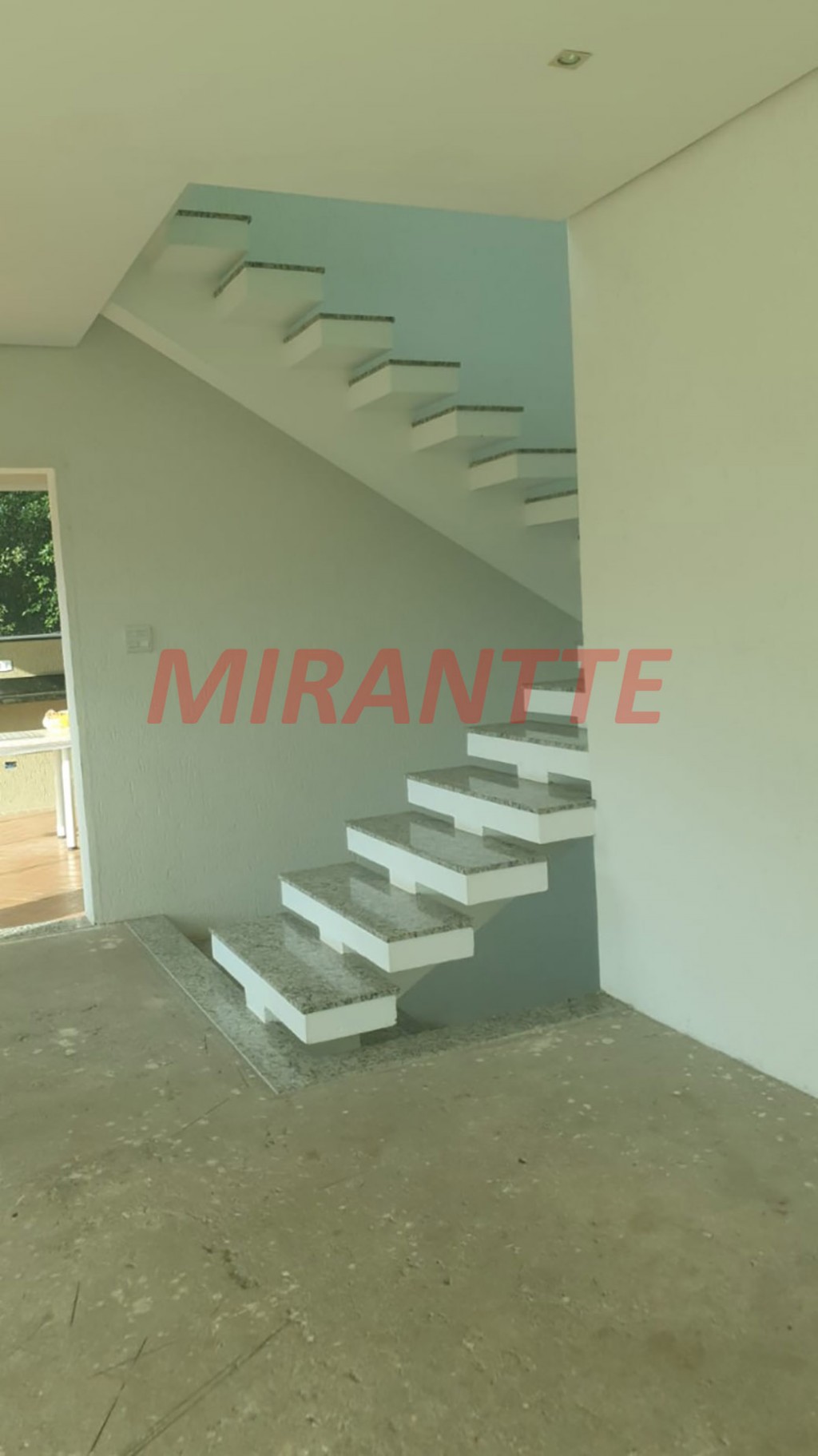 Sobrado de 531m² com 4 quartos em Serra da Cantareira
