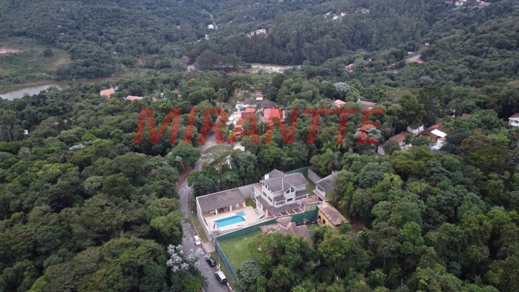 Sobrado de 531m² com 4 quartos em Serra da Cantareira