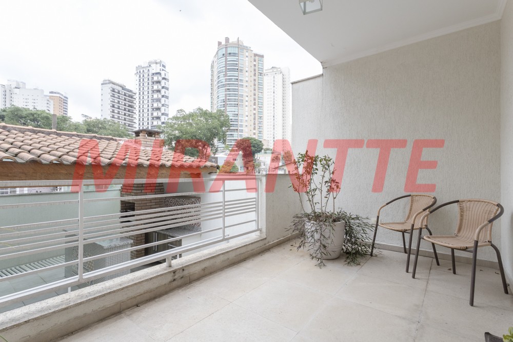 Sobrado de 310m² com 4 quartos em Santana