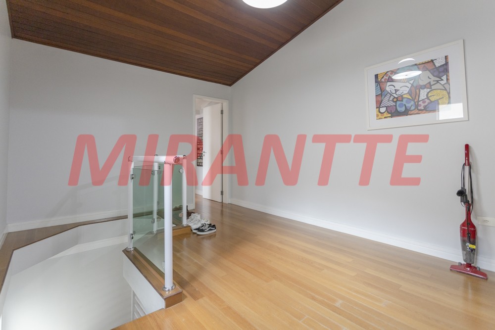 Sobrado de 310m² com 4 quartos em Santana