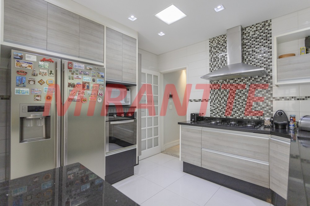Sobrado de 310m² com 4 quartos em Santana