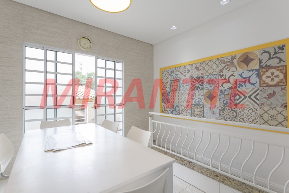 Sobrado de 310m² com 4 quartos em Santana