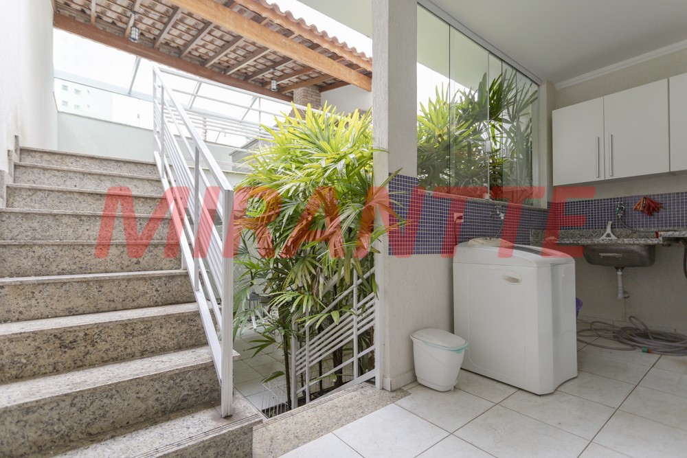 Sobrado de 310m² com 4 quartos em Santana