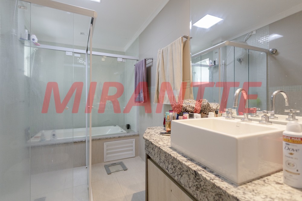 Sobrado de 310m² com 4 quartos em Santana
