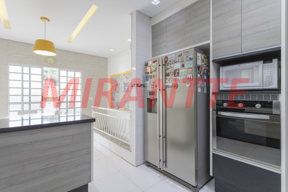 Sobrado de 310m² com 4 quartos em Santana