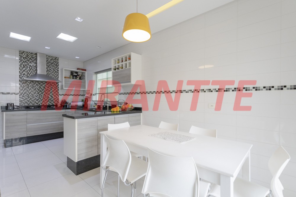 Sobrado de 310m² com 4 quartos em Santana