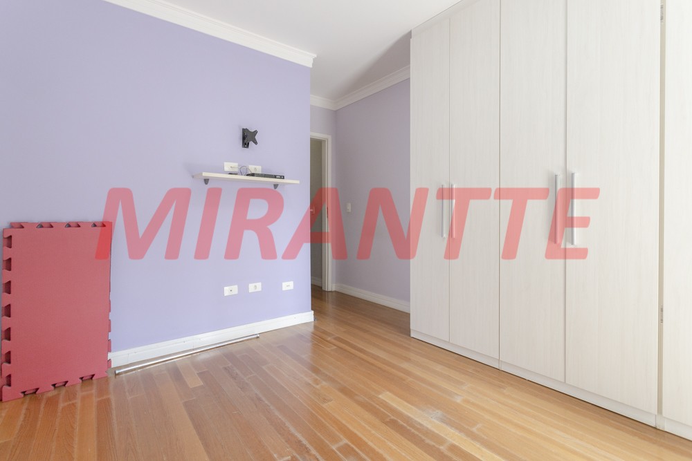 Sobrado de 310m² com 4 quartos em Santana