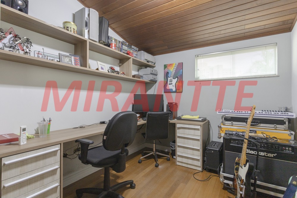 Sobrado de 310m² com 4 quartos em Santana
