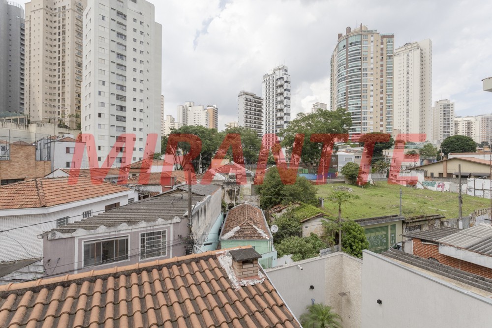 Sobrado de 310m² com 4 quartos em Santana