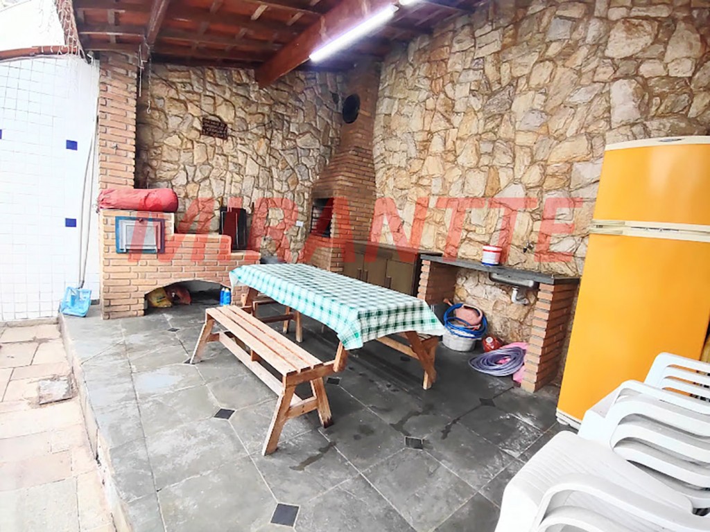 Sobrado de 195m² com 3 quartos em Santa Terezinha