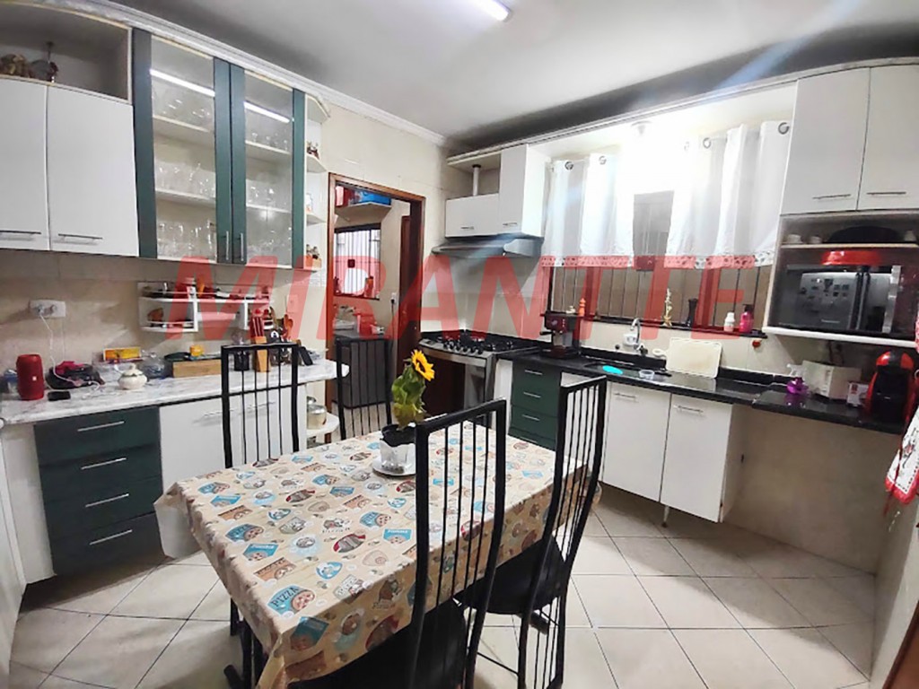 Sobrado de 195m² com 3 quartos em Santa Terezinha