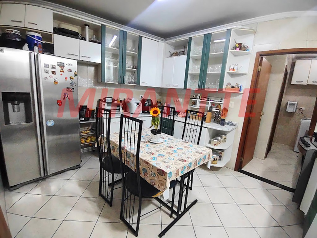 Sobrado de 195m² com 3 quartos em Santa Terezinha