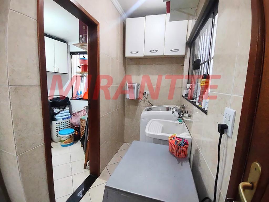 Sobrado de 195m² com 3 quartos em Santa Terezinha