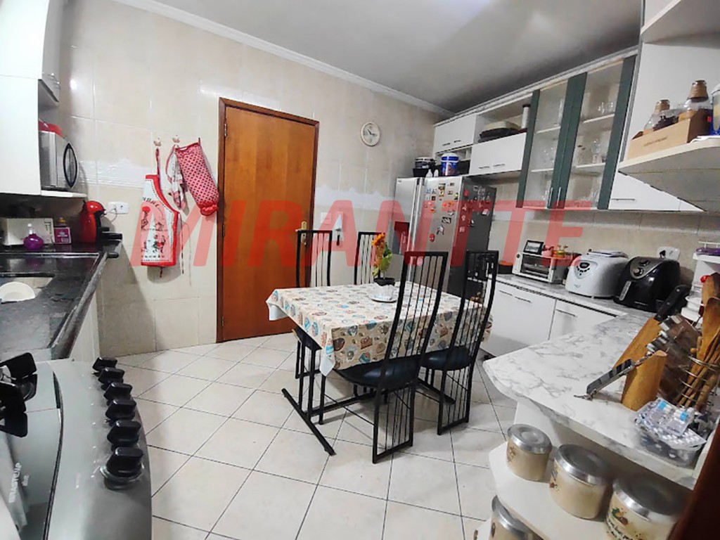 Sobrado de 195m² com 3 quartos em Santa Terezinha